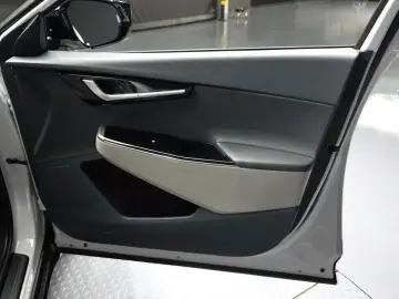 2023 Kia EV6 с пробегом 27 579 км
