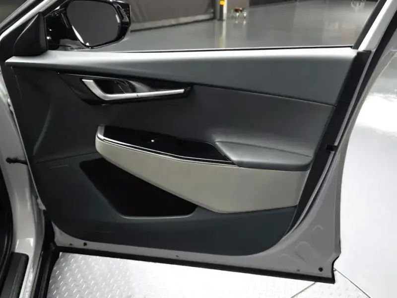 2023 Kia EV6 с пробегом 27 579 км