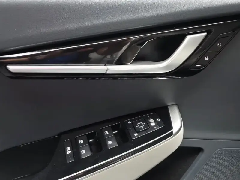 2023 Kia EV6 с пробегом 27 579 км