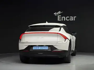2022 Kia EV6 с пробегом 40 158 км