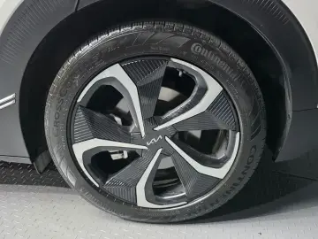 2022 Kia EV6 с пробегом 40 158 км