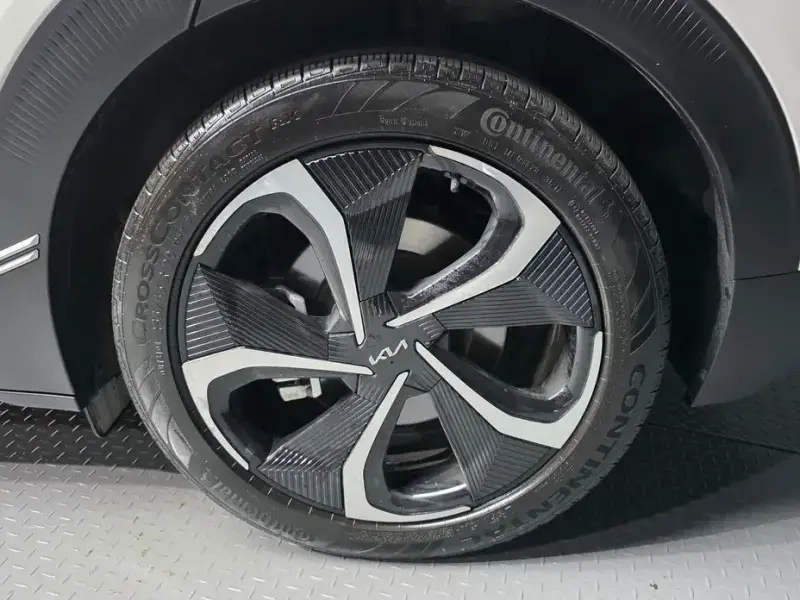 2022 Kia EV6 с пробегом 40 158 км