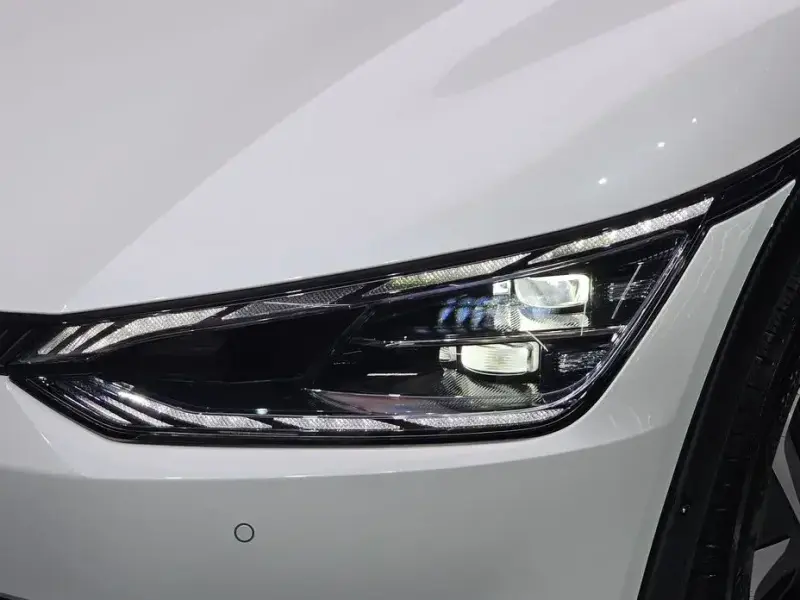 2024 Kia EV6 с пробегом 31 175 км