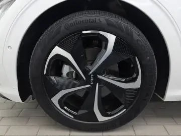 2023 Kia EV6 с пробегом 74 266 км