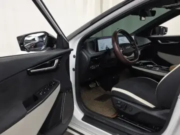 2023 Kia EV6 с пробегом 74 266 км