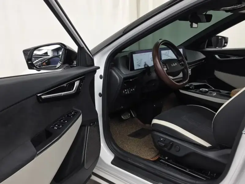 2023 Kia EV6 с пробегом 74 266 км