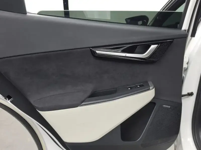 2023 Kia EV6 с пробегом 74 266 км