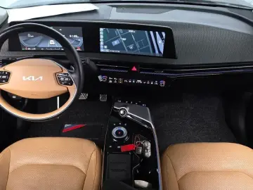2023 Kia EV6 с пробегом 53 212 км