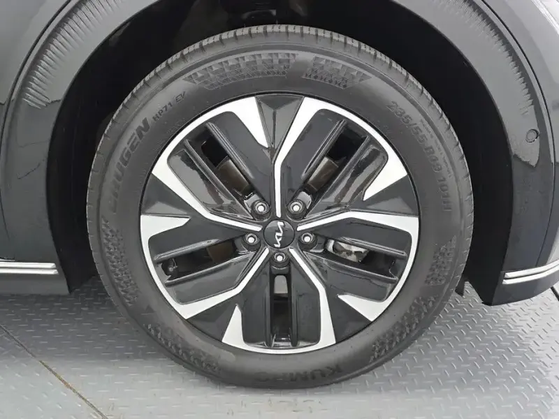 2023 Kia EV6 с пробегом 53 212 км