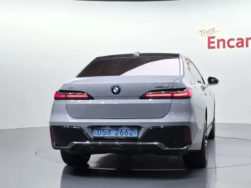 2023 BMW i7 с пробегом 20 555 км