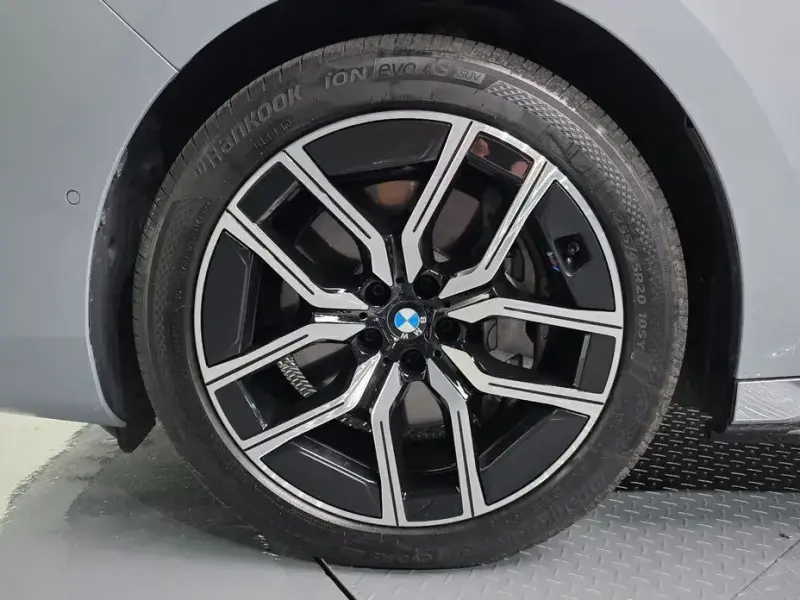 2023 BMW i7 с пробегом 20 555 км