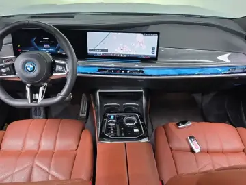 2023 BMW i7 с пробегом 20 555 км