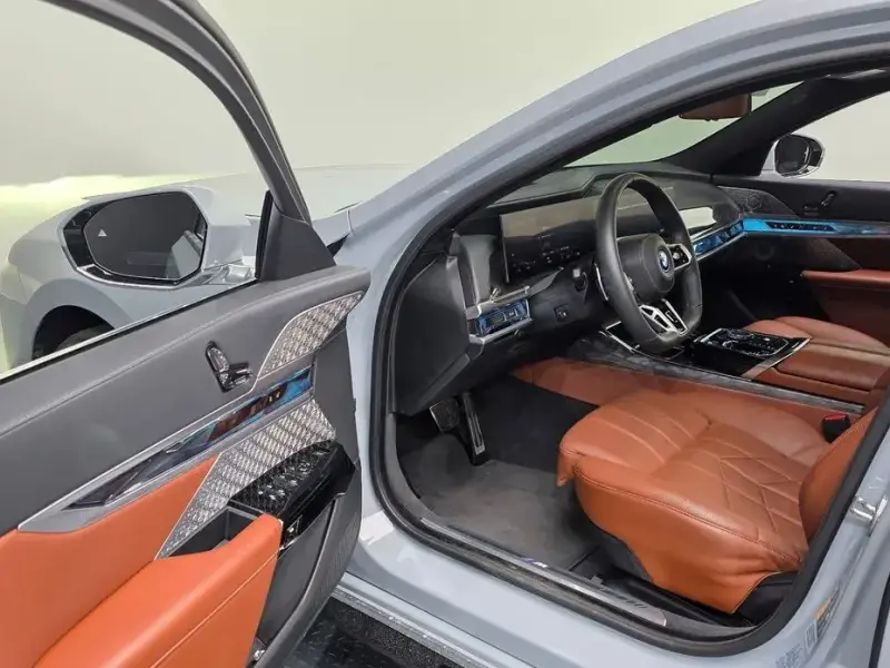 2023 BMW i7 с пробегом 20 555 км