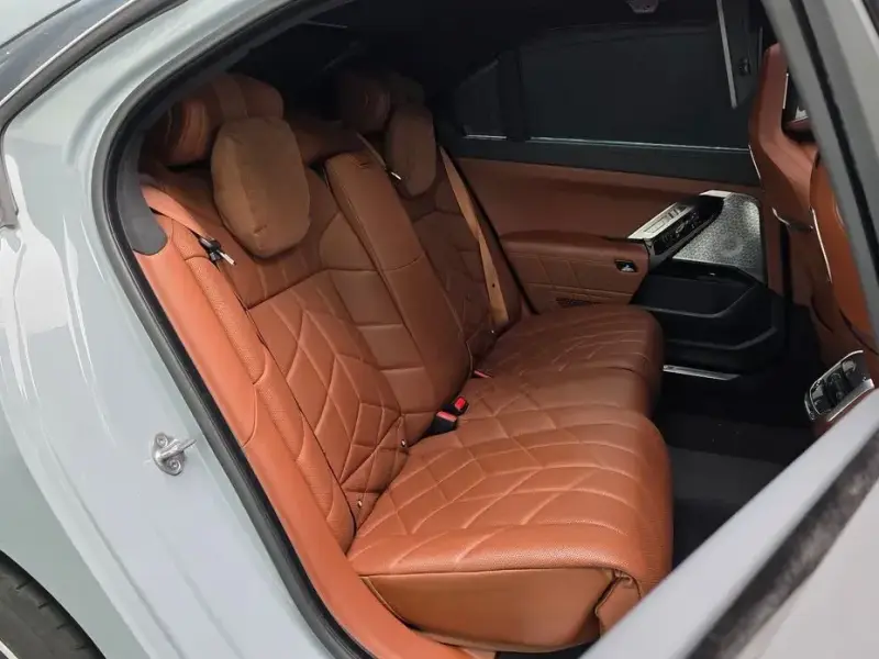 2023 BMW i7 с пробегом 20 555 км