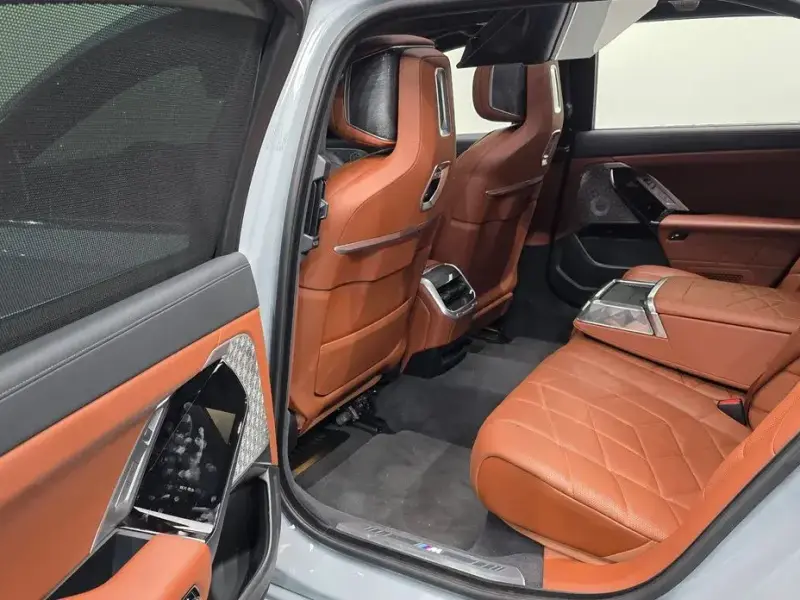 2023 BMW i7 с пробегом 20 555 км