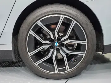 2023 BMW i7 с пробегом 20 555 км