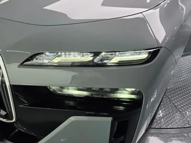 2023 BMW i7 с пробегом 20 555 км