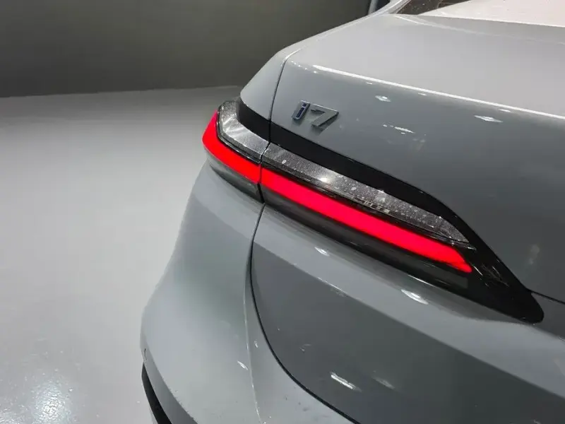 2023 BMW i7 с пробегом 20 555 км