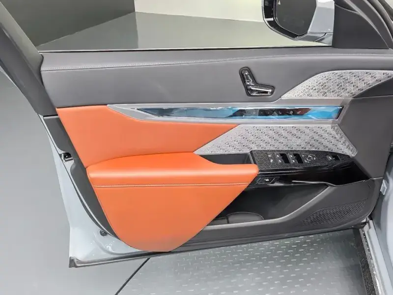 2023 BMW i7 с пробегом 20 555 км