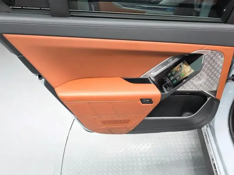 2023 BMW i7 с пробегом 20 555 км