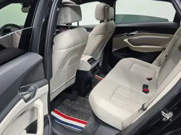 2021 Audi e-tron с пробегом 88 326 км