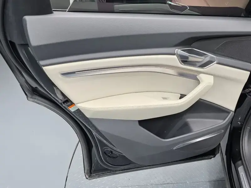 2021 Audi e-tron с пробегом 88 326 км