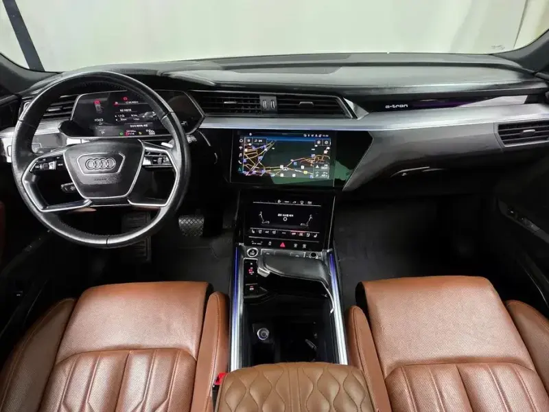 2021 Audi e-tron с пробегом 53 124 км