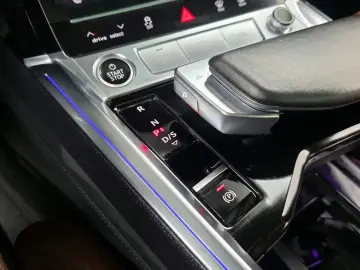 2021 Audi e-tron с пробегом 53 124 км