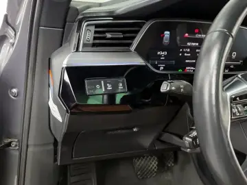 2021 Audi e-tron с пробегом 53 124 км