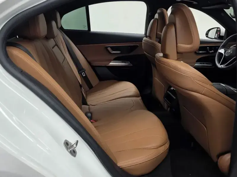 2025 Mercedes-Benz E-Класс с пробегом 26 028 км