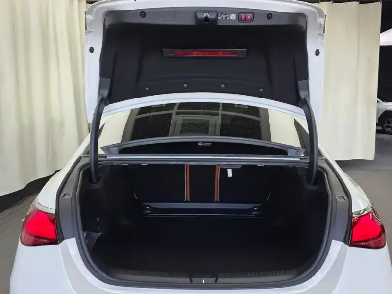 2025 Mercedes-Benz E-Класс с пробегом 26 028 км