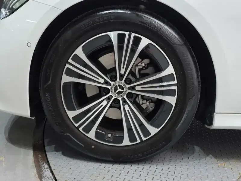 2025 Mercedes-Benz E-Класс с пробегом 4 535 км