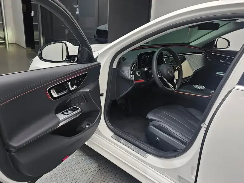 2025 Mercedes-Benz E-Класс с пробегом 4 535 км