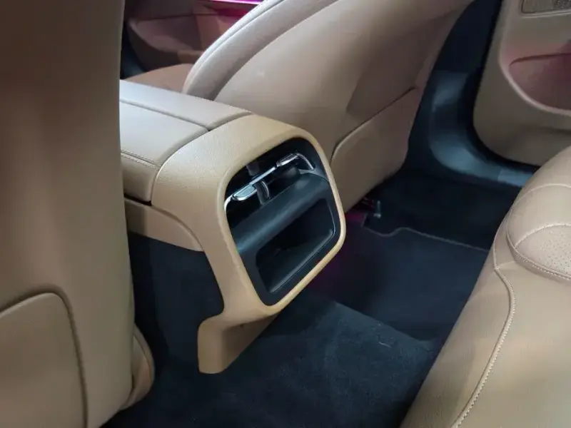 2025 Mercedes-Benz E-Класс с пробегом 9 650 км