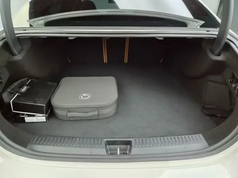2025 Mercedes-Benz E-Класс с пробегом 12 254 км