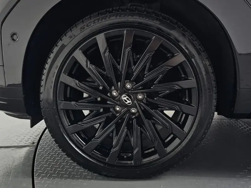 2024 Hyundai Santa Fe с пробегом 10 903 км