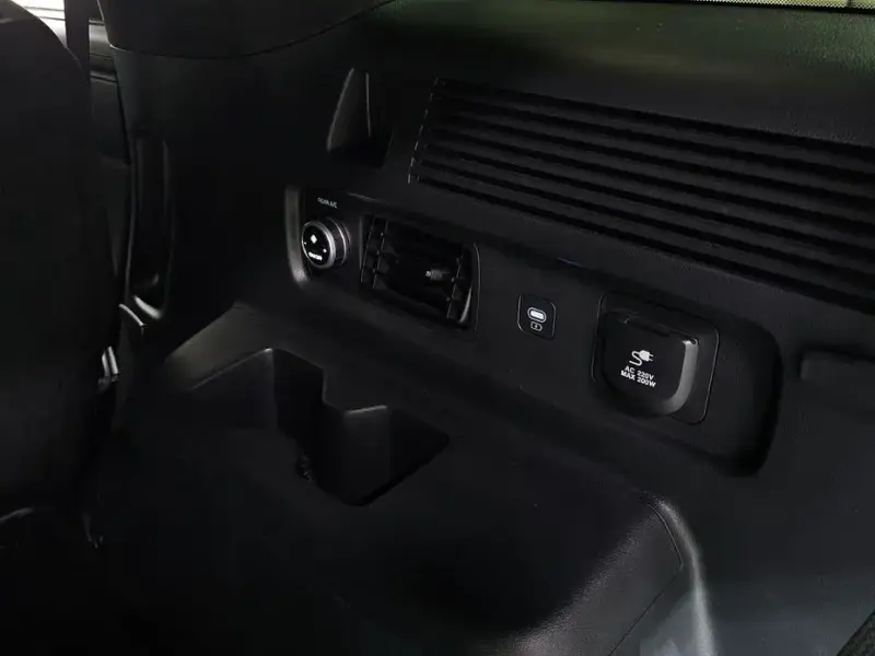 2024 Hyundai Santa Fe с пробегом 10 903 км