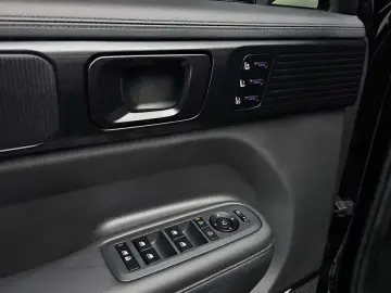2024 Hyundai Santa Fe с пробегом 10 903 км