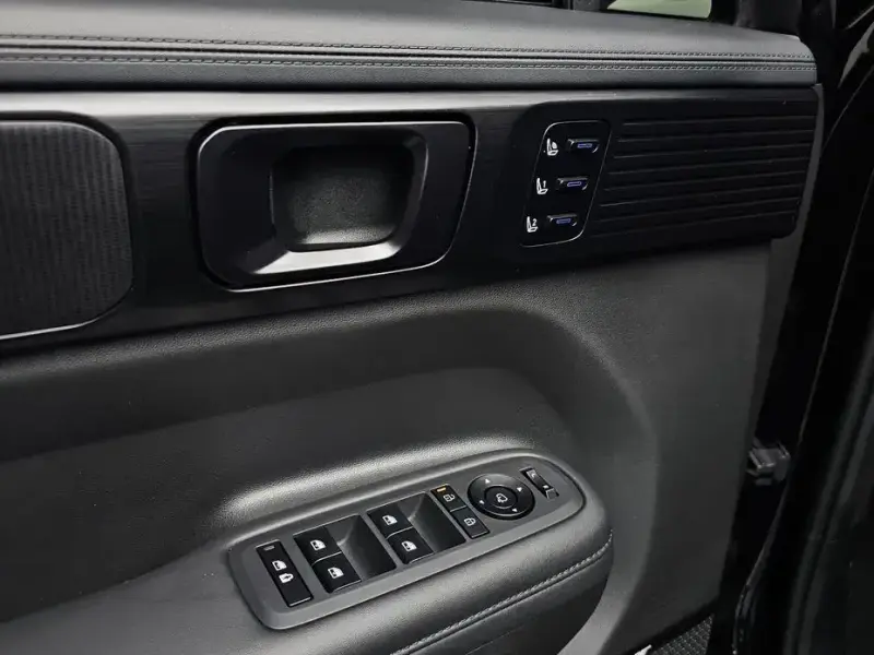 2024 Hyundai Santa Fe с пробегом 10 903 км