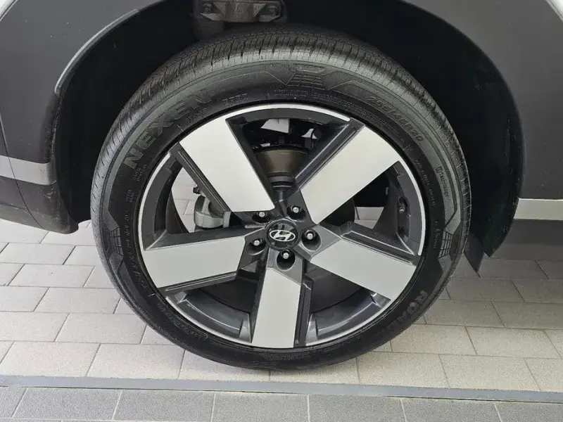 2024 Hyundai Santa Fe с пробегом 5 411 км