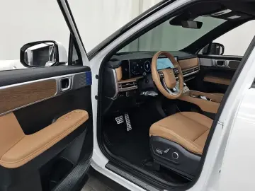 2024 Hyundai Santa Fe с пробегом 5 411 км