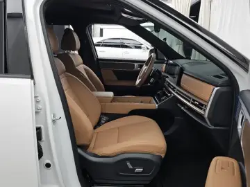 2024 Hyundai Santa Fe с пробегом 5 411 км