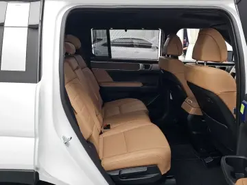 2024 Hyundai Santa Fe с пробегом 5 411 км