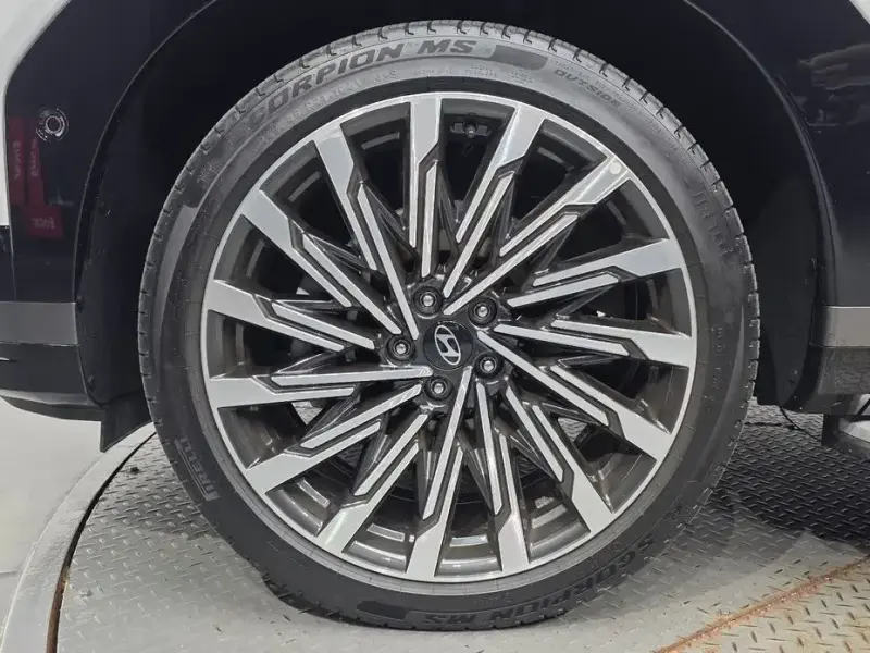 2025 Hyundai Santa Fe с пробегом 13 294 км