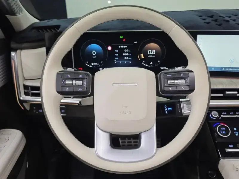 2025 Hyundai Santa Fe с пробегом 13 294 км