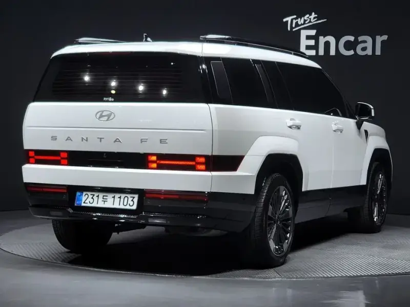 2025 Hyundai Santa Fe с пробегом 4 676 км