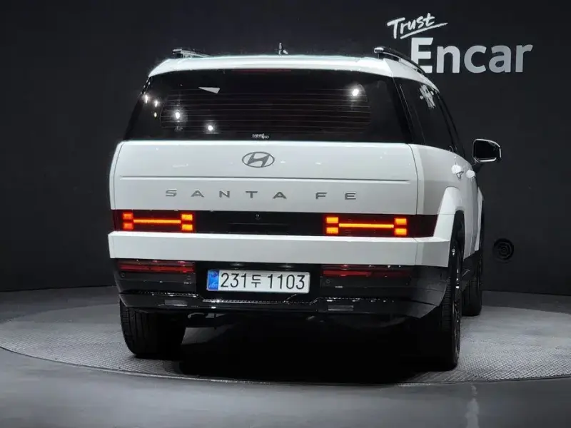 2025 Hyundai Santa Fe с пробегом 4 676 км