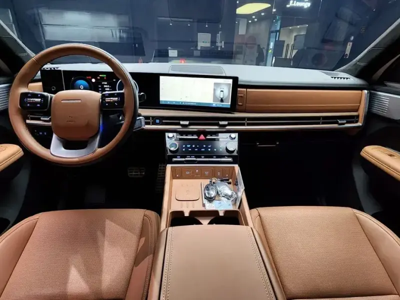 2025 Hyundai Santa Fe с пробегом 4 676 км