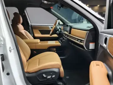 2025 Hyundai Santa Fe с пробегом 4 676 км