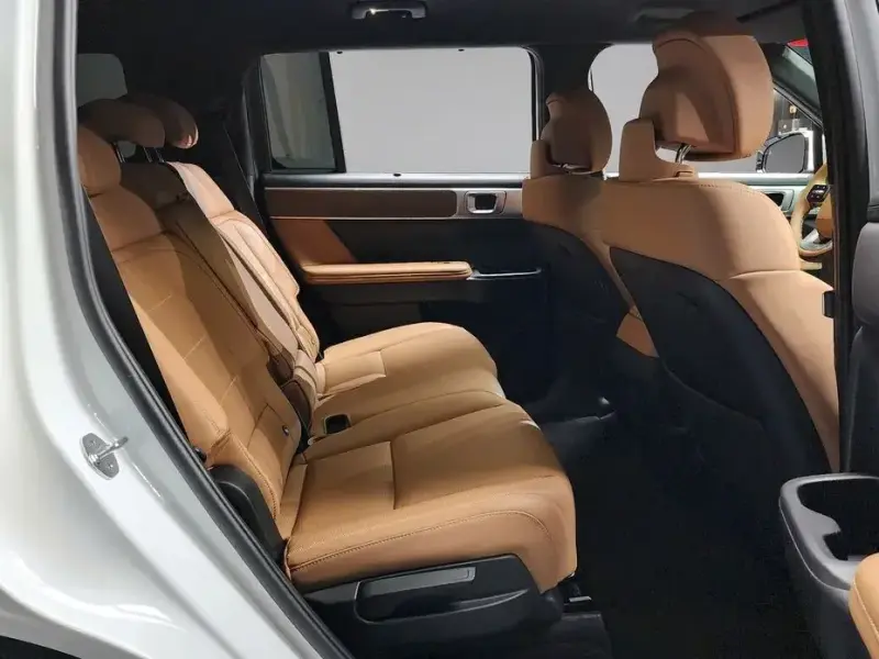 2025 Hyundai Santa Fe с пробегом 4 676 км